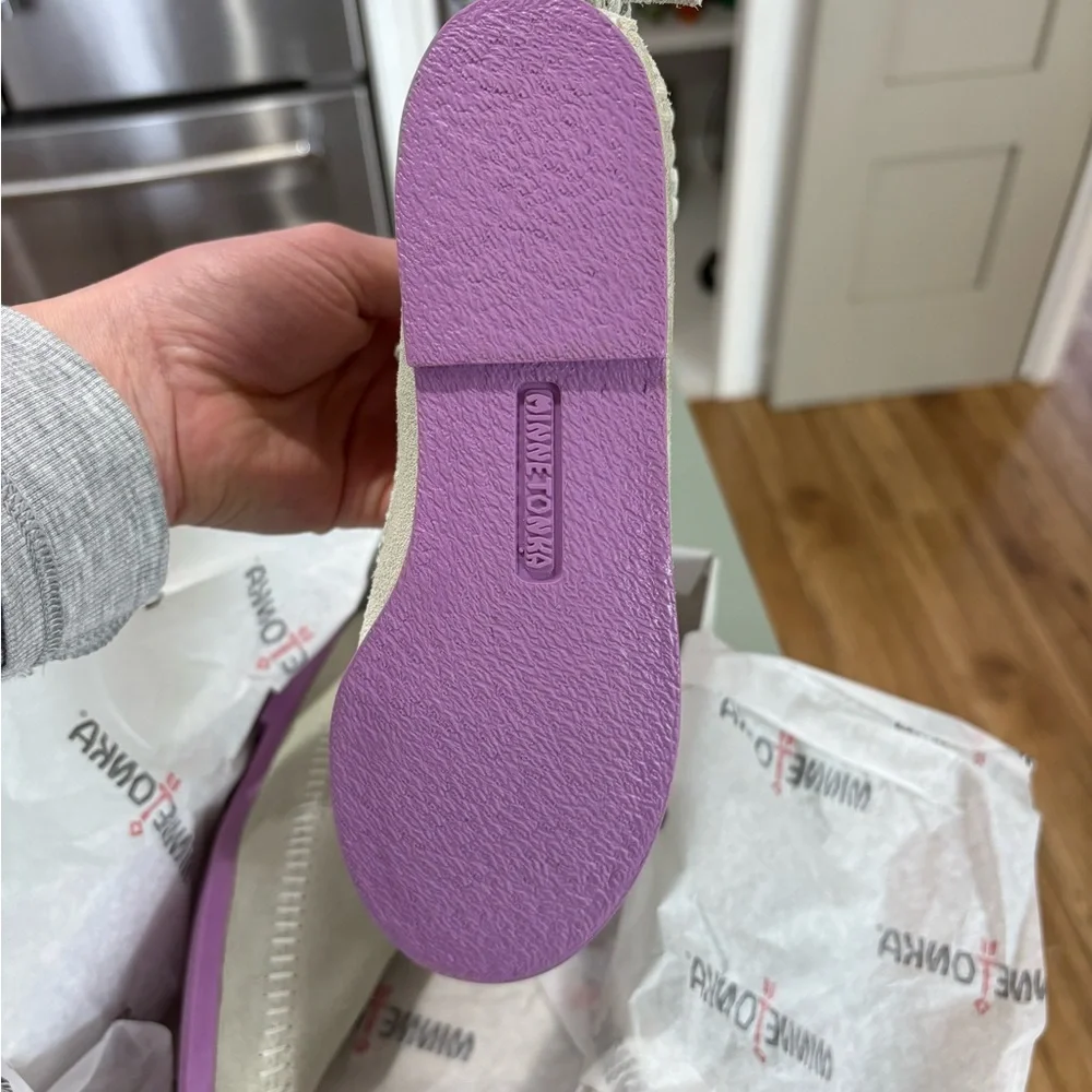 Girls Minnetonka moccasins